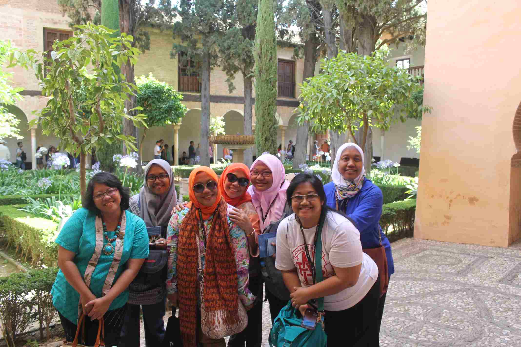 Alhambra Gardens Tour for Muslim Travelers Granada