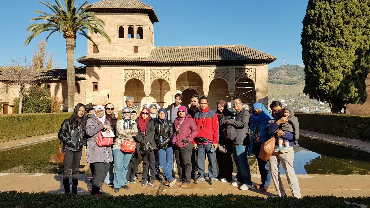 Alhambra Muslim Heritage Tour - Ilimtour Muslim Travels