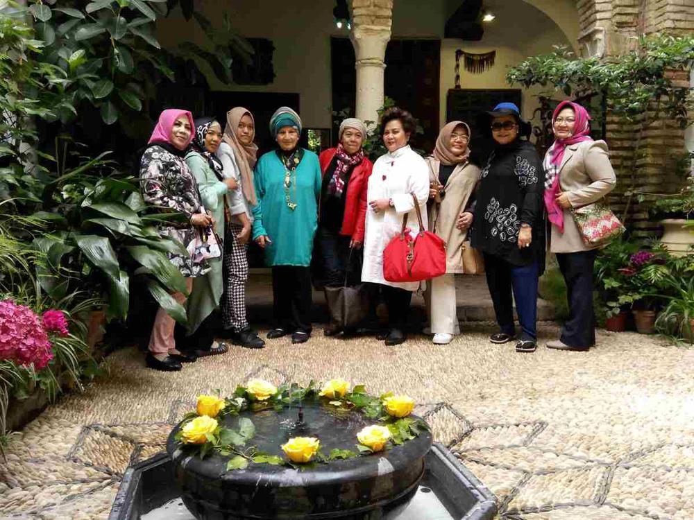 Beautiful garden Andalusia Tour for Muslim Travelers - Ilimtour