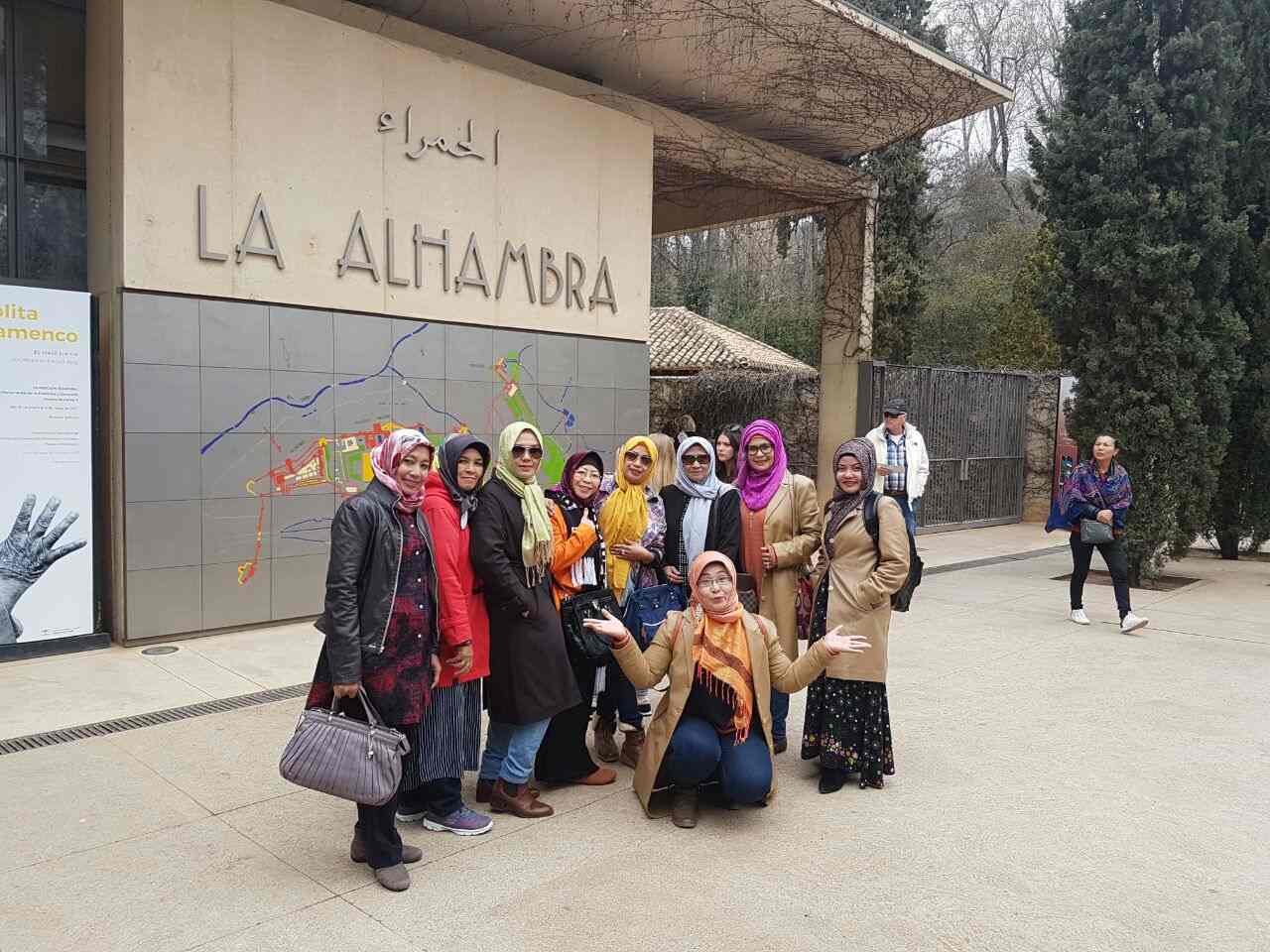European Travels for Muslim women - Granada Alhambra Tour